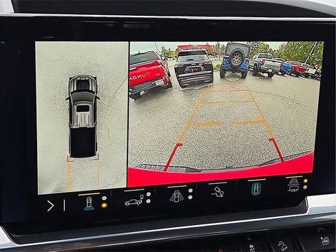 Used 2023 Chevrolet Silverado 1500 LT Trail Boss w/ Convenience Package II image 17