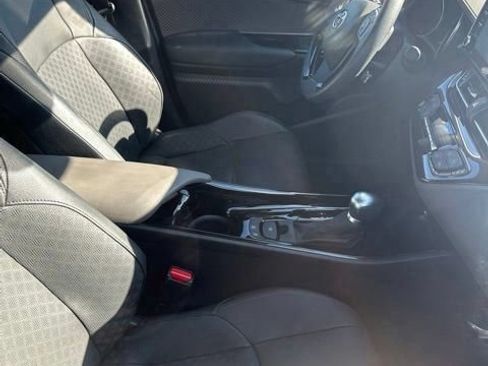 Used 2022 Toyota C-HR Limited FWD image 4