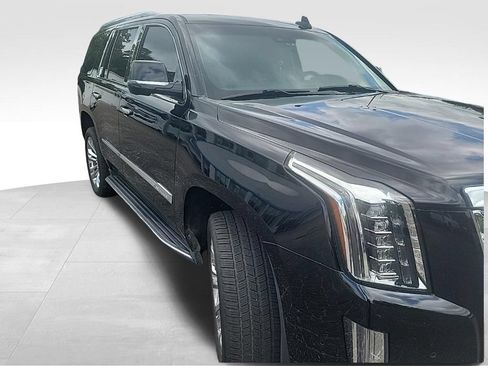 Used 2019 Cadillac Escalade Luxury RWD image 4