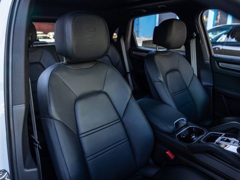 Certified 2023 Porsche Cayenne Platinum Edition w/ Premium Package Plus image 35