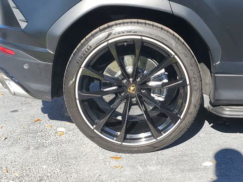 Used 2021 Lamborghini Urus image 8