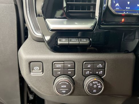 Used 2024 Chevrolet Silverado 1500 High Country w/ Midnight Edition AWD/4WD image 18