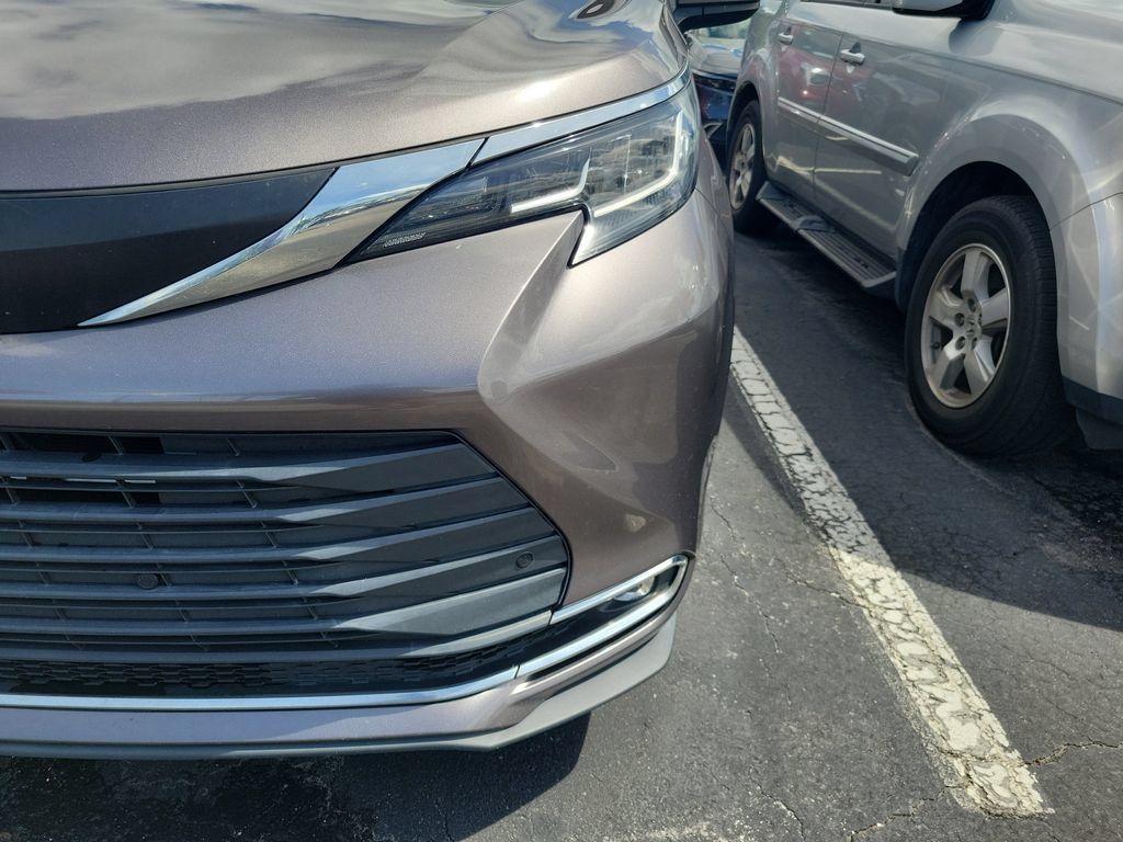 Used 2022 Toyota Sienna XLE w/ XLE Plus Package FWD image 6