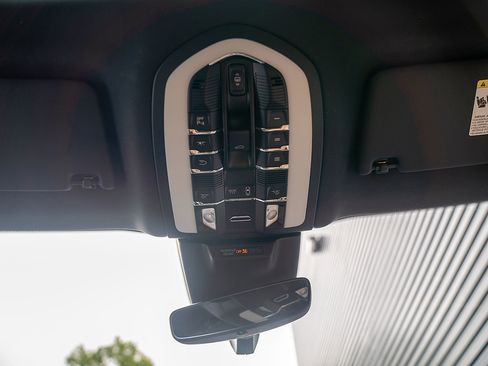 Used 2026 Porsche Macan AWD/4WD image 10