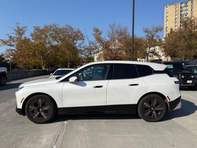 Certified 2024 BMW iX xDrive50 w/ Premium Package AWD/4WD image 5