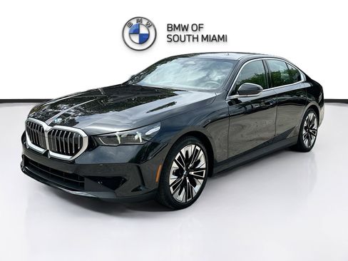 Certified 2024 BMW 530i image 3