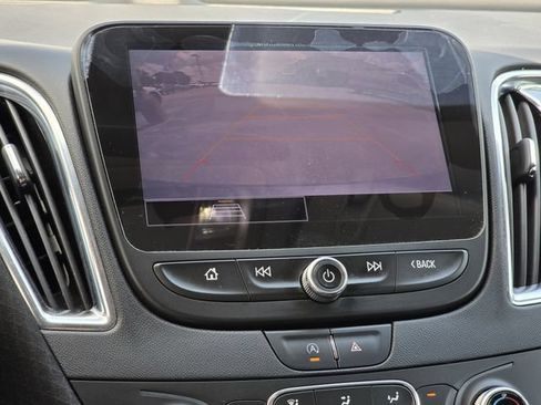 Used 2021 Chevrolet Malibu LT FWD image 11