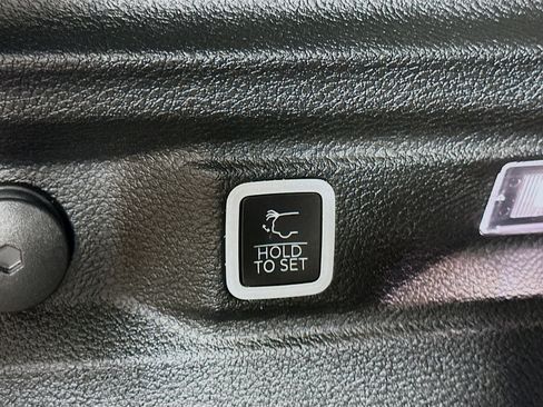 Used 2023 Jeep Grand Cherokee L Limited w/ Luxury Tech Group II image 31