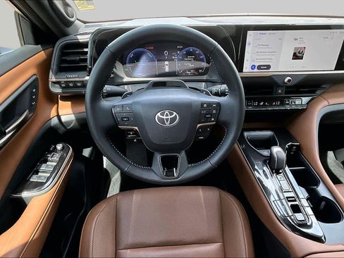 Used 2025 Toyota Crown Signia AWD/4WD image 6