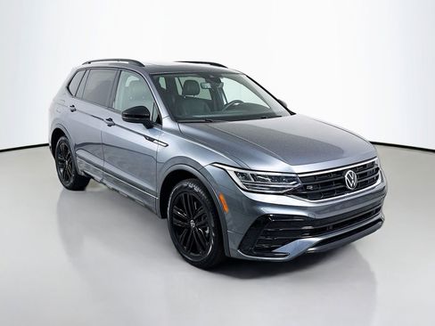 Used 2022 Volkswagen Tiguan SE R-Line image 7