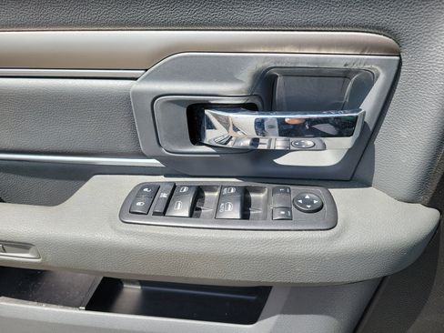 Used 2019 RAM 1500 Classic SLT image 15