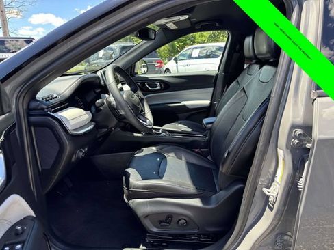 Used 2023 Jeep Compass Limited AWD/4WD image 3