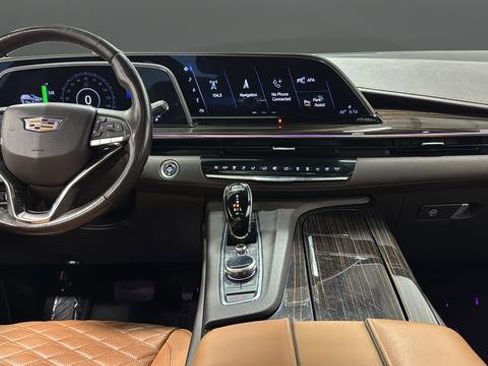 Used 2022 Cadillac Escalade ESV Premium Luxury AWD/4WD image 11