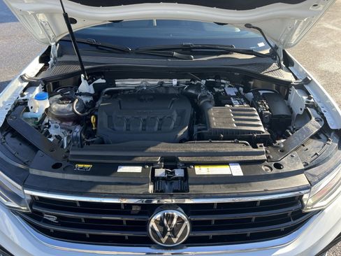 Used 2024 Volkswagen Tiguan SE R-Line image 27
