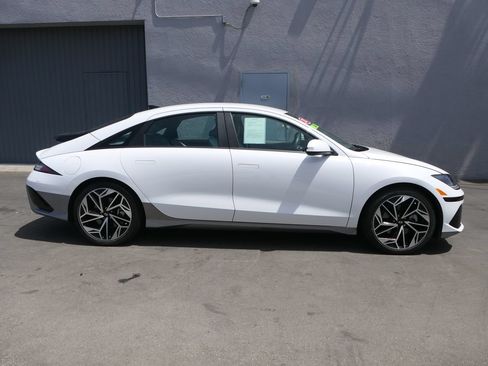 Used 2023 Hyundai Ioniq 6 SEL AWD/4WD image 2