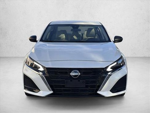 Used 2024 Nissan Altima 2.5 SV image 2