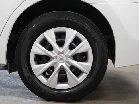 Used 2018 Toyota Corolla L FWD image 32