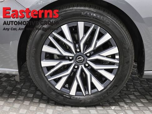 Used 2025 Nissan Altima 2.5 SV FWD image 32
