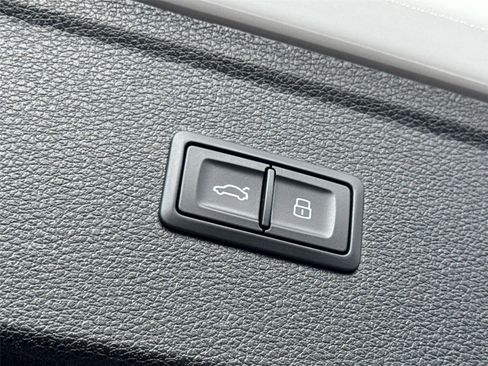 Used 2023 Audi Q5 2.0T Premium Plus w/ Premium Plus Package image 11