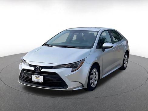 Used 2025 Toyota Corolla LE image 7