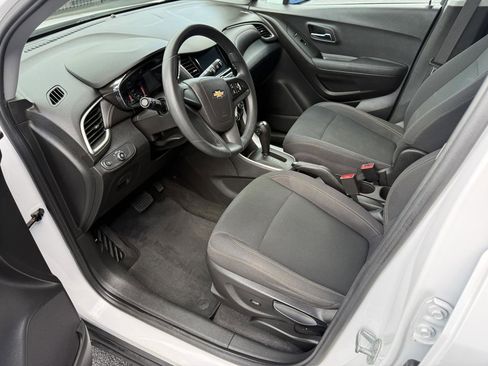 Used 2019 Chevrolet Trax LS image 7