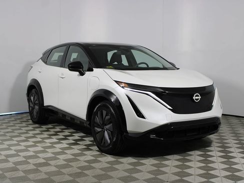 Used 2023 Nissan Ariya AWD image 32