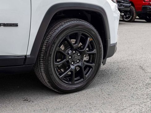 Used 2025 Jeep Compass Latitude w/ Convenience Group image 9