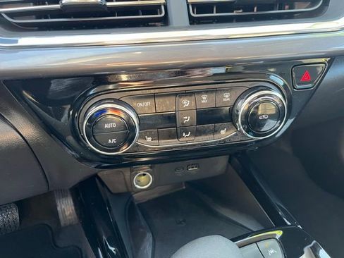 Used 2025 Chevrolet Trax ACTIV w/ Sunroof Package image 19