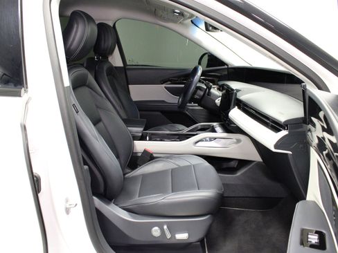 Used 2024 Lincoln Nautilus Premier AWD/4WD image 14