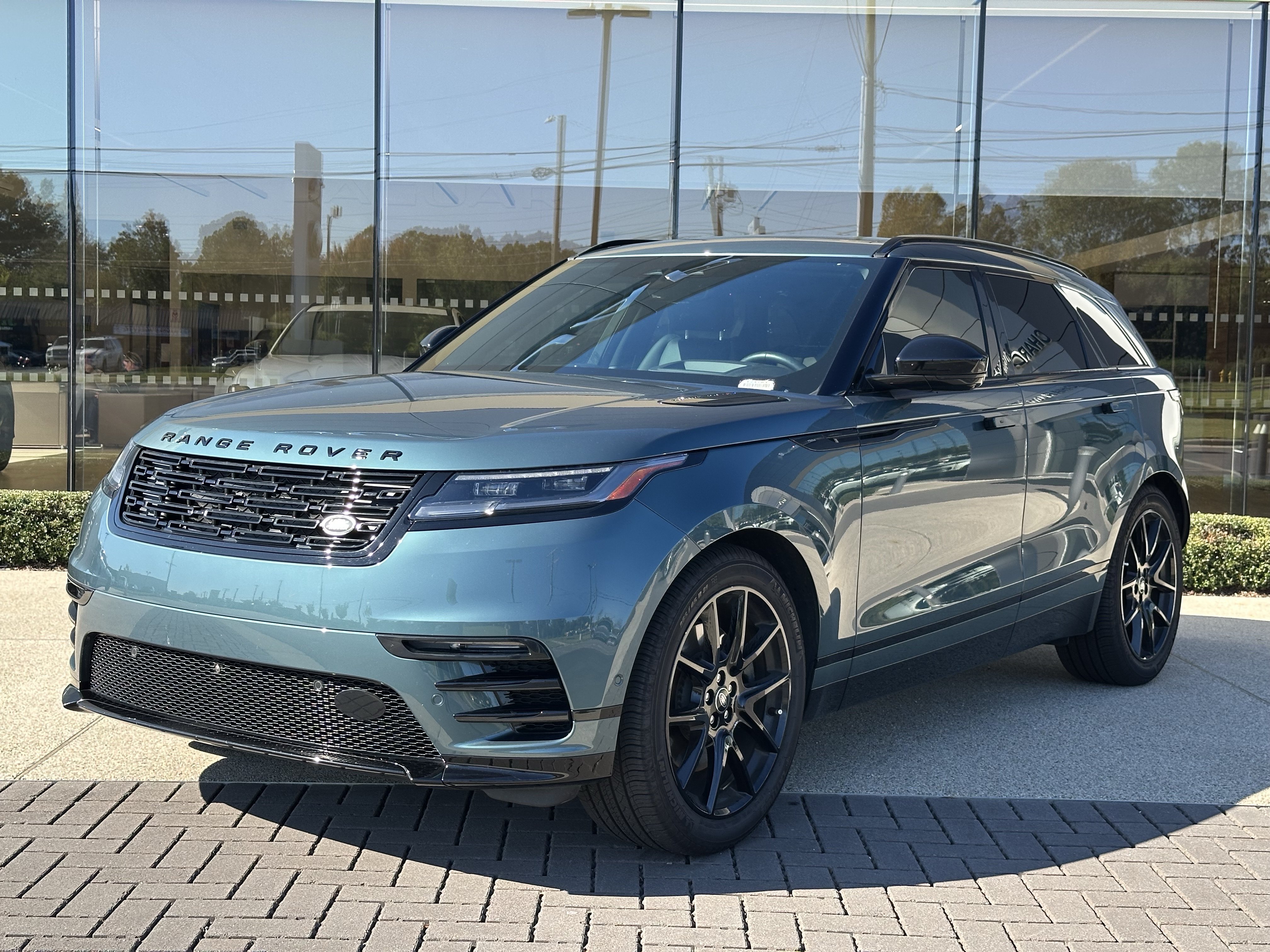 Certified 2026 Land Rover Range Rover Velar Dynamic SE AWD/4WD image 2