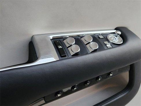 Used 2016 Rolls-Royce Wraith image 19