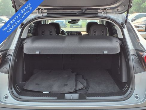 Used 2024 Chevrolet Trax LT w/ Sunroof Package FWD image 12