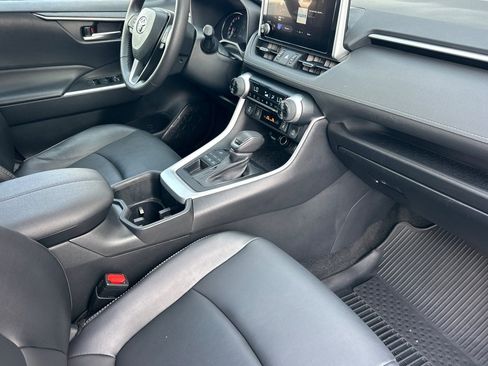 Used 2023 Toyota RAV4 XLE Premium image 21