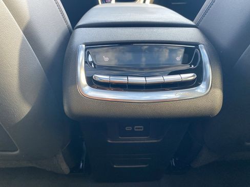 Used 2025 Cadillac XT6 Premium Luxury image 30