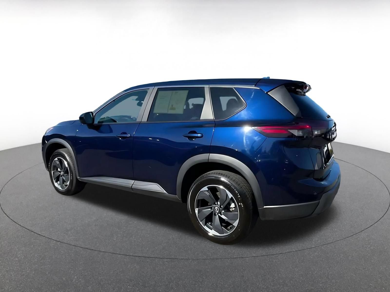 Used 2025 Nissan Rogue SV AWD/4WD image 9