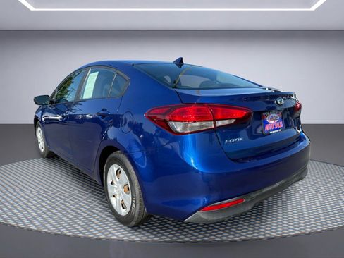 Used 2017 Kia Forte LX FWD image 4