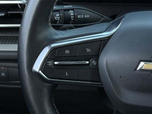 Used 2025 Chevrolet Traverse LT image 13