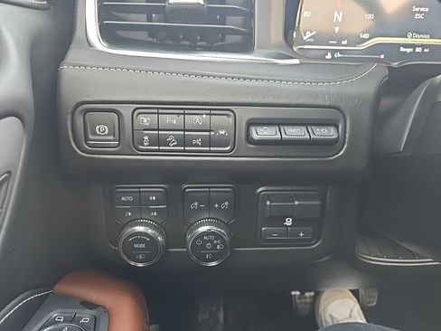 Used 2024 GMC Yukon XL Denali Ultimate image 23