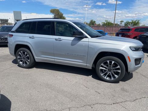 Used 2022 Jeep Grand Cherokee Overland w/ Advanced Protech Group III image 5