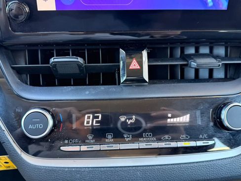 Used 2025 Toyota Corolla LE image 24