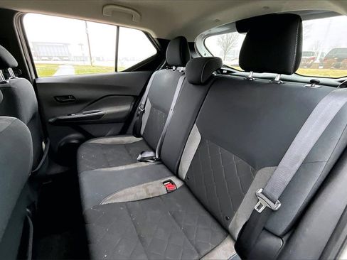 Used 2019 Nissan Kicks S image 31
