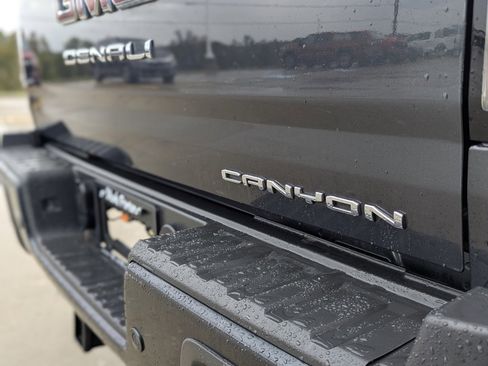 Used 2021 GMC Canyon Denali image 11