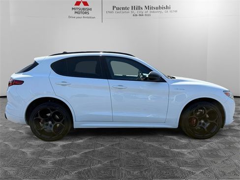Used 2022 Alfa Romeo Stelvio Veloce image 4