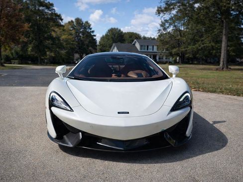 Used 2017 McLaren 570S image 3
