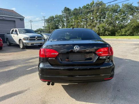 Used 2011 Volkswagen Jetta SE FWD image 4