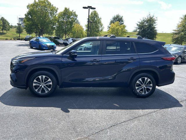Used 2023 Toyota Highlander XLE FWD image 7