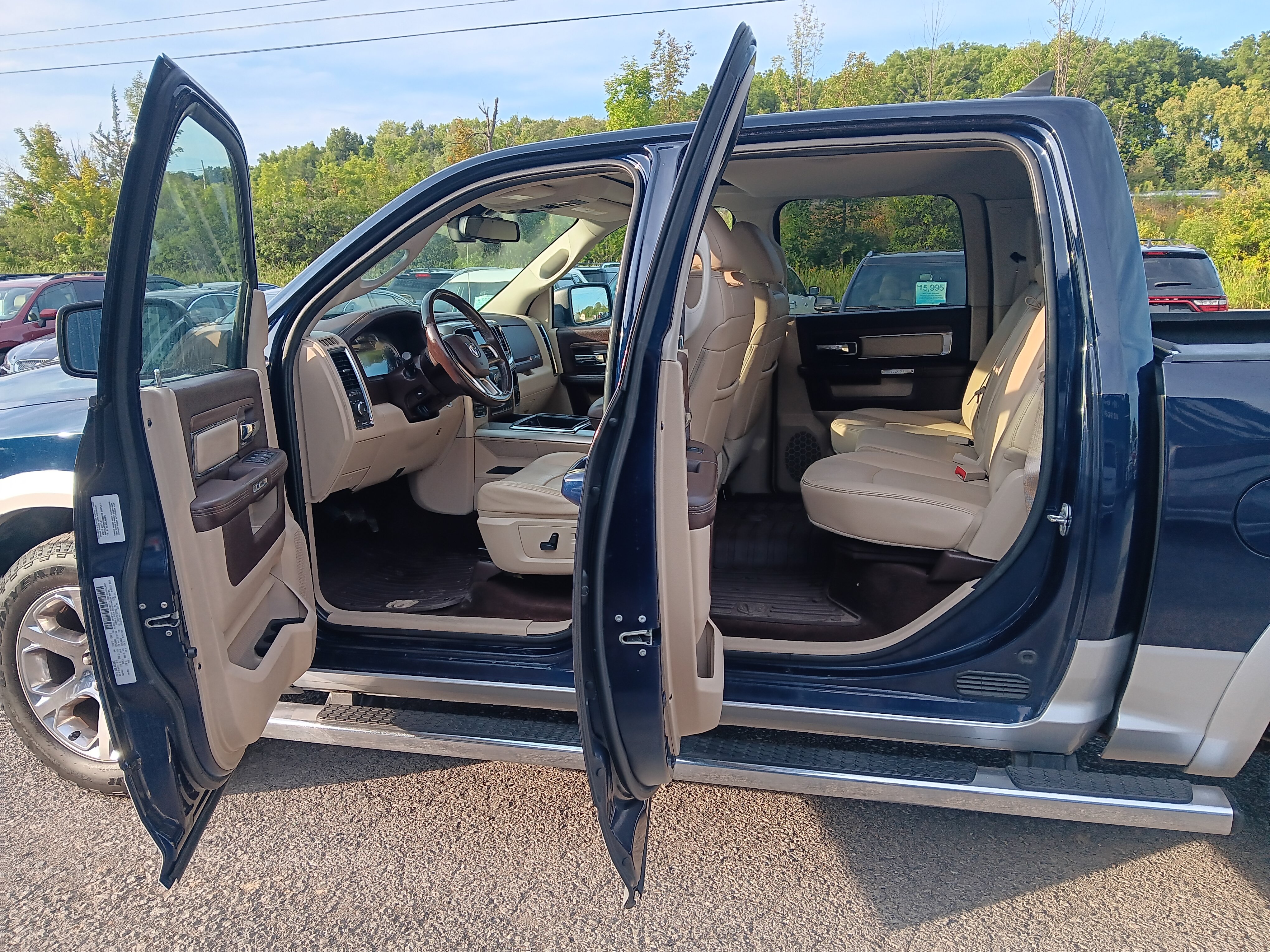 Used 2015 RAM 1500 Laramie w/ Convenience Group AWD/4WD image 9