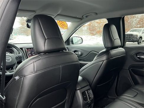 Used 2019 Jeep Cherokee Trailhawk w/ Cold Weather Group image 33