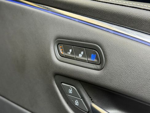 Used 2022 Cadillac Escalade ESV Premium Luxury RWD image 54
