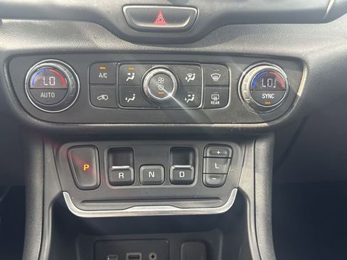 Used 2020 GMC Terrain SLE w/ Driver Convenience Package FWD image 18